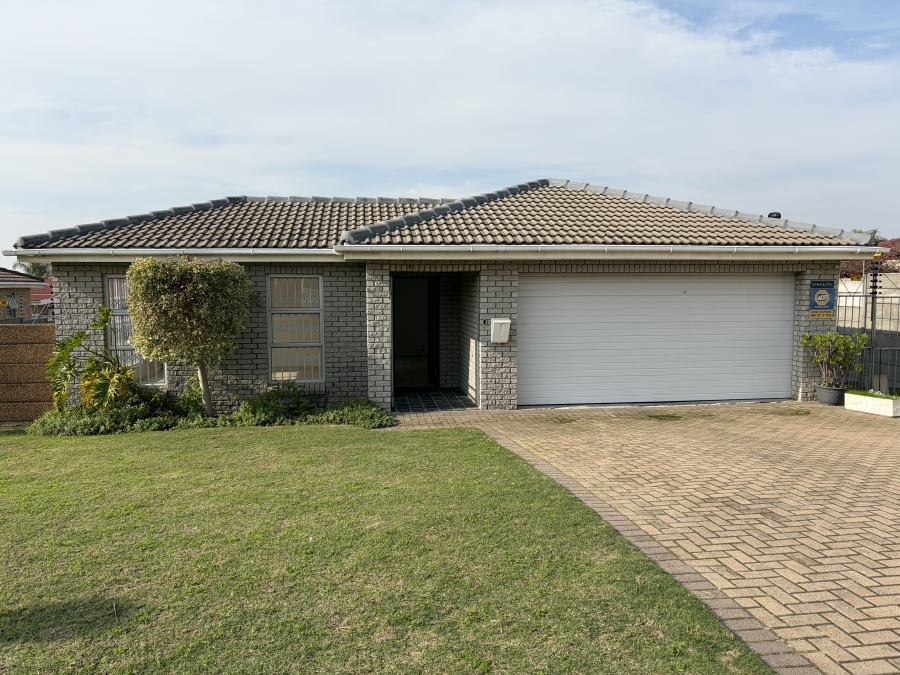 To Let 3 Bedroom Property for Rent in Uitzicht Western Cape
